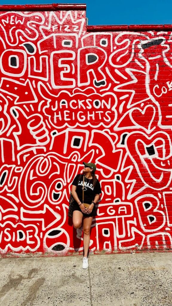 visite guidée new york en français Street art rouge Queens 