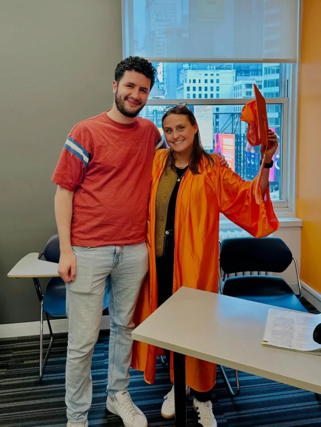 🎓 The end. 🤓🇺🇸
Les 2 semaines de cours s’achèvent 😮‍💨 
Bye EC SCHOOL, maybe I’ll see you in another country ( or in NYC again 😅🥹) 👋

#ecschool #newyorkcity #newyorktrip #unionsquare #financialdistrictnyc #solotraveller #solotrip